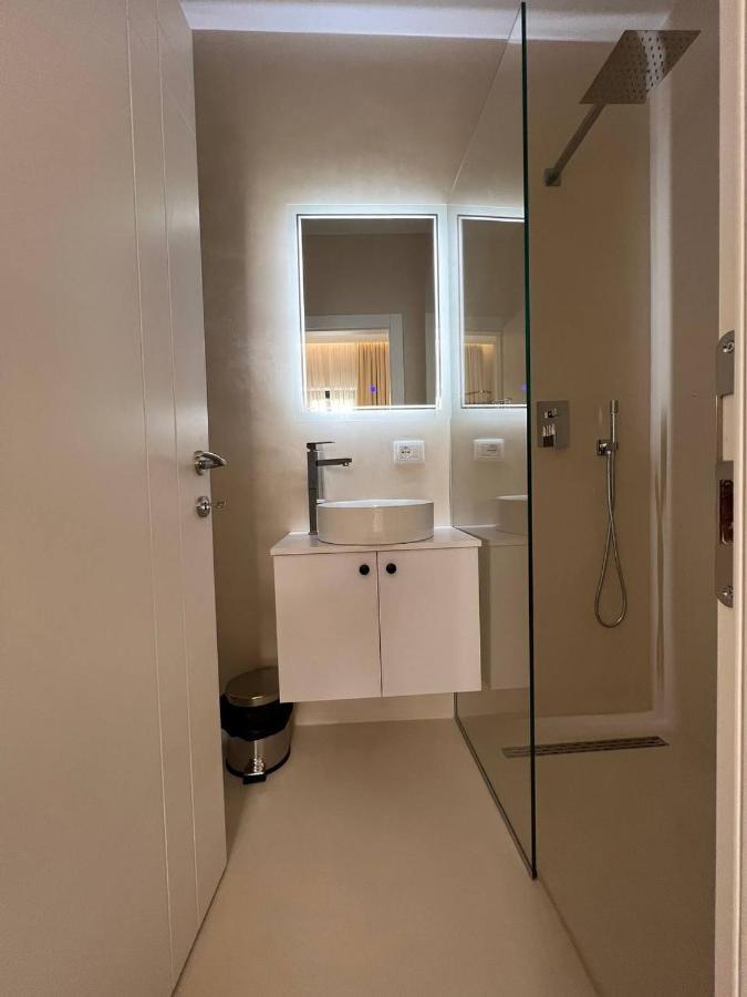 Mare Rooms Vlore Kanine Bagian luar foto