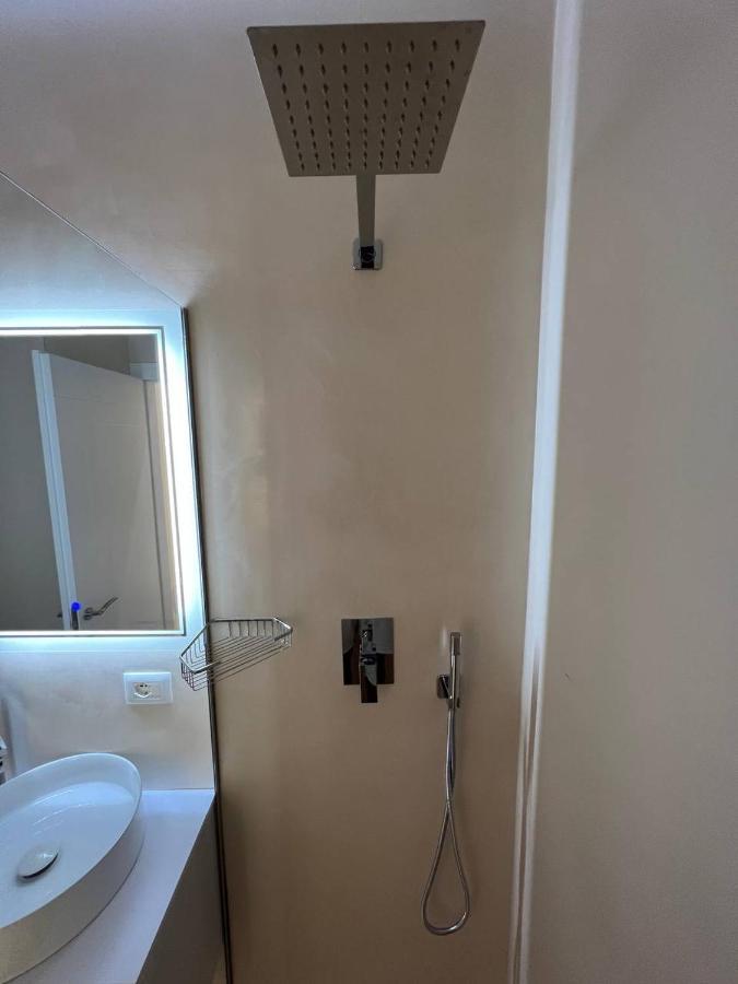 Mare Rooms Vlore Kanine Bagian luar foto